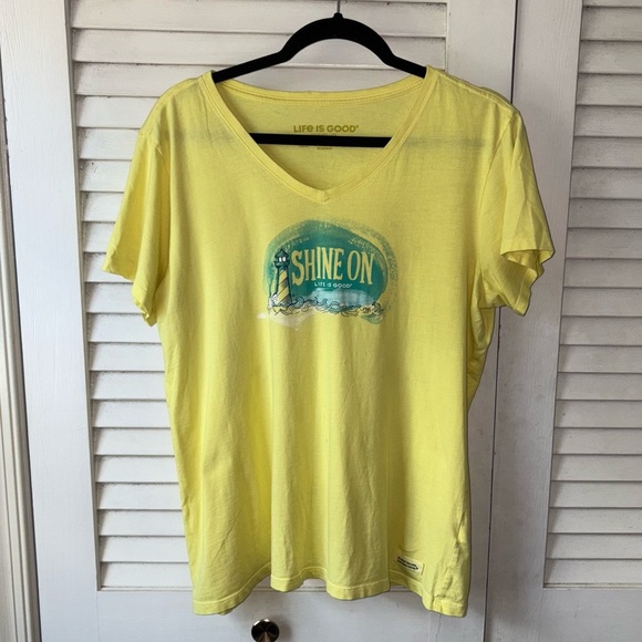 Life is Good Women's Crusher-Lite Tee Lighthouse Yellow size Large Beachy - Picture 2 of 5